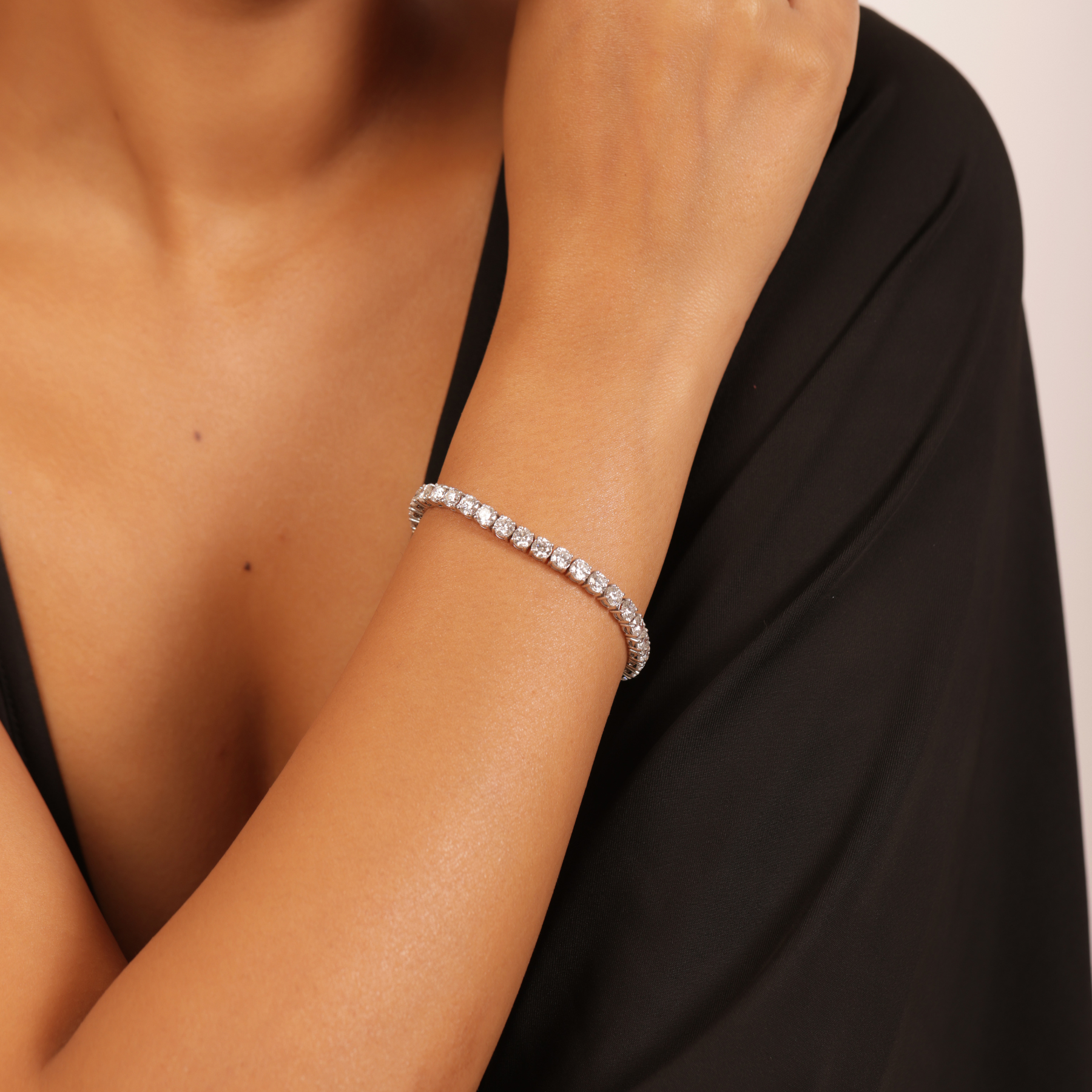 30 Pointer Round Tennis Bracelet - Main Image