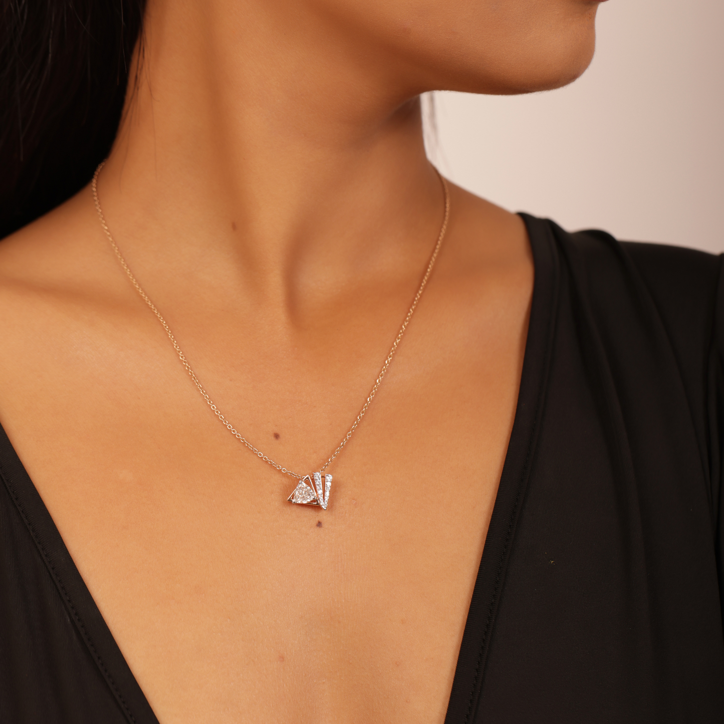 Artisan Aura Solitaire Pendant