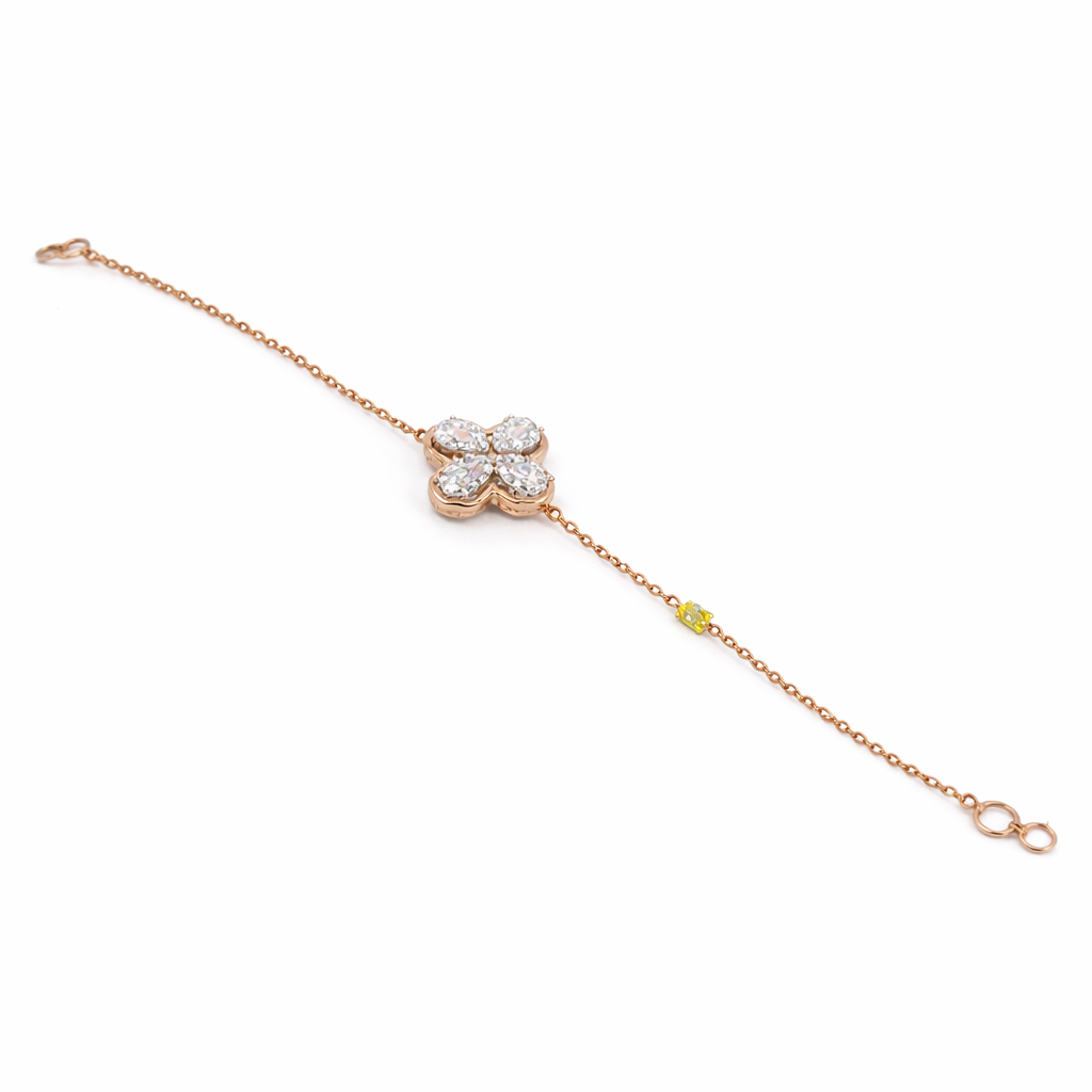 Clover motif bracelet